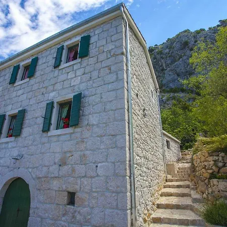 Kuca Za Odmor Pirak Villa