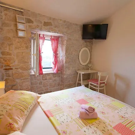 Kuca Za Odmor Pirak Villa